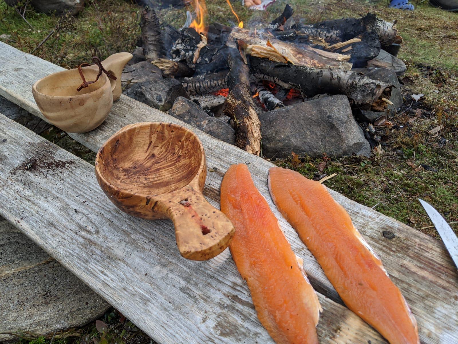 Rödingfiléer vid elden i Kittelfjäll